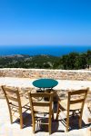 Panorama del mare della Grecia visto da Avgonima, sull'isola di Chios, nell'Egeo nord-orientale. Avgonima è un piccolo villaggio situato sul lato occidentale dell'isola - 16 ...