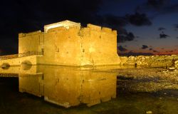 Il castello di Paphos, nella parte sud-occidentale di Cipro, fu costruito in età bizantina per proteggere il porto e la città dagli attacchi dei nemici, in particolare dai Turchi. ...