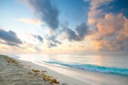 Playacar verso sera al tramonto: la magia di una spiaggia solitaria del Quintana Roo - © Patryk Kosmider / Shutterstock.com