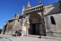 Il Portale sud della Chiesa di Santa Marta (Collegiale Royale Sainte-Marthe de Tarascon) una delle prinicipali mete di pellegrinaggi in Provenza e nella Francia