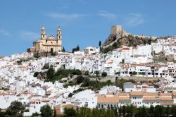 Il Pueblo bianco di Olvera in Spagna (Andalusia) ...