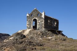 Rovine di una chiesa isolata nell'entroterra di Boa Vista, a Capo Verde - © Birute Vijeikien / Shutterstock.com