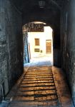 Scalinata a gradoni con volta nel centro storico di Perugia