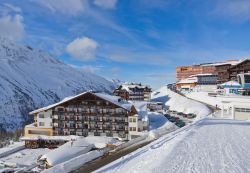 Per sciare Solden si può salire anche a Hochgurgl, che si trova in direzione del passo del Rombo, ed è un rinomato resort sciistico dell'Austria occidentale - © Tatiana ...