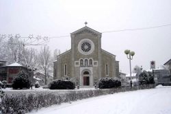 La chiesa di Santa Maria Annunziata fotografata dopo una nevicata a Sedico (Veneto) - © Armandoria - CC BY-SA 3.0 - Wikipedia