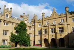 Sidney Sussex College di Cambridge, Inghilterra - Conosciuto semplicemente come Sidney, questo college di Cambridge fu fondato nel 1596 da Frances Sidney, contessa del Sussex, da cui prese il ...