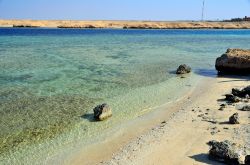 Snorkeling nel Mar Rosso: la laguna costiera di Marsa Alam, in uno dei Reef più belli dell' Egitto - © maudanros / Shutterstock.com