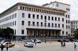 La sede della Banca Nazionale di Bulgaria è a Sofia, nella famosa piazza Aleksandar Battenberg, che rappresenta il cuore pulsante della città - © Northfoto / Shutterstock.com ...