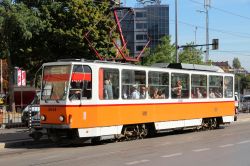 Per spostarvi nel centro di Sofia potete affidarvi alle vostre gambe, optando per una passeggiata o una visita in bicicletta, ma all'occorrenza gli allegri autobus arancioni sono molto efficienti ...