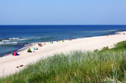 Una spiagga sul mar Baltico in Lituania: ci troviamo nei dintorni di Nida, località famosa anche per le sue grandi dune di sabbia - © Irena Misevic / Shutterstock.com