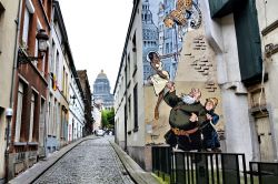 Verron & Yann, Odilon Verjus: in Rue des Capucins a Bruxelles lungo il percorso della Comic Strip Walk, la passeggiata urbana tra vignette e fumetti - © josefkubes / Shutterstock.com ...