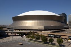 Mercedes-Benz Superdome, New Orleans - Conosciuto in precedenza come Louisiana Superdome, lo stadio di New Orleans è stato inaugurato il 3 Agosto 1975 nel quartiere Central Business District ...