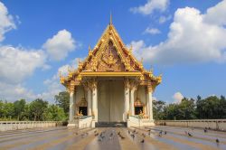 Fotografia del tempio di Wat Sa Prasan Suk, a Ubon Ratchathani - Situato circa 4 km a nord ovest dal centro della città di Ubon Ratchathani, sorge il Wat Sa Prasan Suk, conosciuto anche ...