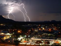 Temporale Alice Springs  - La stagione estiva vede il monsone risalire verso sud, spingendosi dentro al territorio del Northern Territory. Più raramente l'instabilità ...