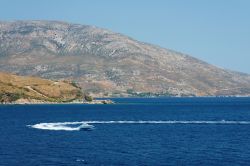 Tour in barca alle Sporadi: qui siamo intorno all'Isola di Skyros (Skiros) una delle più famose della Grecia, sia per le numerose spiagge che per la piacevole e trasgressiva vita ...