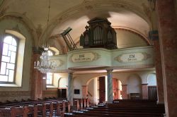 L'interno della chiesa evangelica di Trebesing offre ai visitatori più curiosi un magnifico ed antico organo