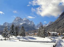 Immagine della Val Fiscalina in inverno, siamo tra Moos (Moso) e Sexten (Sesto) in  Alta Pusteria - © pecold / Shutterstock.com