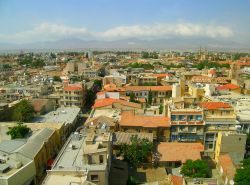 Vista aerea di Nicosia, la città divisa tra Cipro e la Turchia che l'occupò in modo illegale a metà degli anni '70 - © Karen McGaul / Shutterstock.com