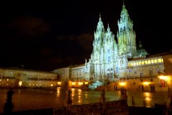 Vista notturna del Obradoiro, a Santiago de Compostela ...