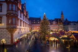 Addobbi natalizi nella piazza del mercato a Coburgo, Germania  - © lonndubh / Shutterstock.com