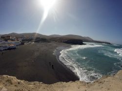 La spiaggia nera di Ajuy, Fuerteventura (Canarie) - Vi sono molte spiagge nere a Fuerteventura ma questa rappresenta di sicuro la più famosa. Probabilmente per la sua storia che ha visto ...
