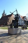 Monumento all'astronomo Hevelius: si trova nella Stare Miasto, la cosiddetta Città Vecchia. Qui nel XVII il grande astronomo locale Johannes Hevelius conduceva i propri studi; alle ...