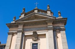 Bagnaia (Viterbo): particolare di una chiesa nel centro del paese.
