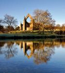 Le vestigia di Bolton Abbey, una suggestiva abbazia che si trova nelle campagne dello Yorkshire, circa 60 km a ovest di York, in Inghilterra - foto © albinoni /Shutterstock
