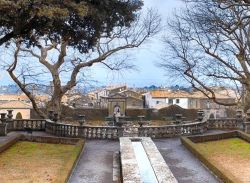 Il borgo di Bagnaia (Viterbo) visto dal giardino di Villa Lante.
