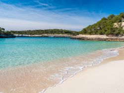 Spiaggia e mare nei pressi di Cala Mondrago a Maiorca, isole Baleari, Spagna.
