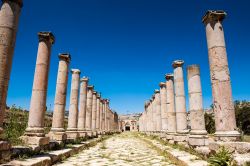 La Strada Colonnata (Cardo maximus), uno dei punti più spettacolri durante un tour nell'antica città romana di Jerash (Gerasa) in Giordania