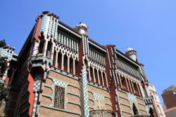 La casa di Vicens Gaudì a Barcellona, Spagna. Situato nel carrer de les Carolines, questo edificio è stato la prima opera importante di Gaudì: dal 2005 è patrimonio ...