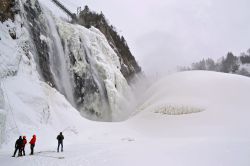A soli 12km da Quebec City le Cascate Montmorency, molto frequentate in inverno da bambini che amano scivolare sul panettone di ghiaccio e neve che si forma alla sua base e scalatori delle pareti ...