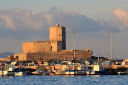 Il Castello della Colombaia è una Fortificazione all'ingresso del porto di Trapani, uno dei più importanti della Sicilia - © francesco de marco / Shutterstock.com