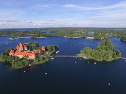Vista area del castello di Trakai, antica capitale della Lituania