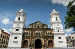 Una bella veduta della cattedrale cattolica di Panama City, America Centrale.



