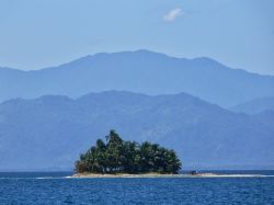 Cayo Paloma, isola delle Cayos Cochinos, Honduras. Questo paradiso naturale ha ospitato il set italiano e sapgnolo de L'Isola dei Famosi Vip - © Dino Geromella / Shutterstock.com