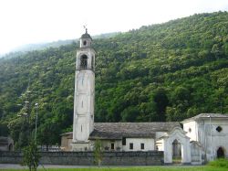 Chiesa cimiteriale di San Martino a Morbegno in Valtellina - © BARA1994 - CC BY-SA 3.0 - Wikipedia