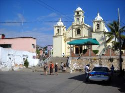 La chiesa di San Pedro, Pochutla, Oaxaca: non potendo contare su monumenti o edifici di particolar interesse storico, la chiesa di San Pedro è da considerarsi probabilmente la struttura ...