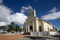 Una chiesa nel centro di Santa Clara, capoluogo della provincia di Villa Clara (Cuba) - foto © Shutterstock.com