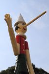 La statua di Pinocchio dà il benvenuto ai visitatori di Collodi e del parco dedicato al famoso burattino. Con i suoi 16 metri, si tratta della statua in legno di Pinocchio più ...