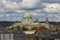 La cupola verde della cattedrale di Nostra Singora Assunta in Cielo e San Nicola a Galway, Irlanda.

