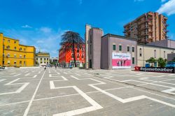 Edifici del governo nel centro di Tirana, Albania - © posztos / Shutterstock.com