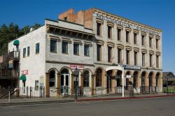 Edificio nella vecchia Sacramento, California - Città americana fra le più interessanti da visitare, Old Sacramento ospita vecchi fabbricati storici, ristoranti e musei che danno ...
