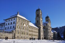 Il Santuario Mariano di Einsiedeln, una meta importante di pellegrinaggio della Svizzera - © Alexander Chaikin / Shutterstock.com