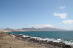 Spiaggia nei dintorni del Faro di Punta Jandia, Fuerteventura - Il meraviglioso percorso che porta al Faro di Punta di Jandia è ricco di spiagge bellissime, il che rende ancora più ...