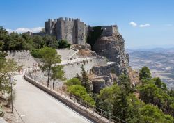 Il Forte di Venere ad Erice: contribuisce in modo determinate a collocare questa località tra i borghi più belli della Sicilia - © Silvy78 / Shutterstock.com
