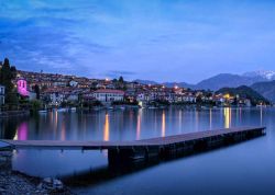 Fotografia serale di Ossuccio sul Lago di Como - © Marco Saracco / Shutterstock.com