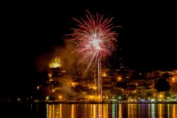 Fuochi d'artificio sul lago di Bracciano ...