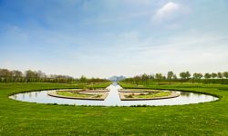Il bellissimo giardino di Venaria Reale, Torino (Piemonte) - Passeggiando per l'area circostante si ha come l'impressione di essere in un romanzo di Jane Austen ambientato nel '700 ...